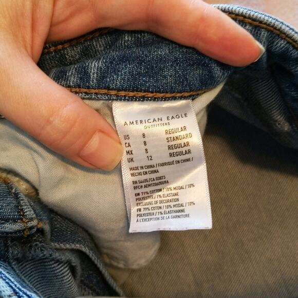 EUC American Eagle Mom Jeans, 8 - Picture 7 of 8